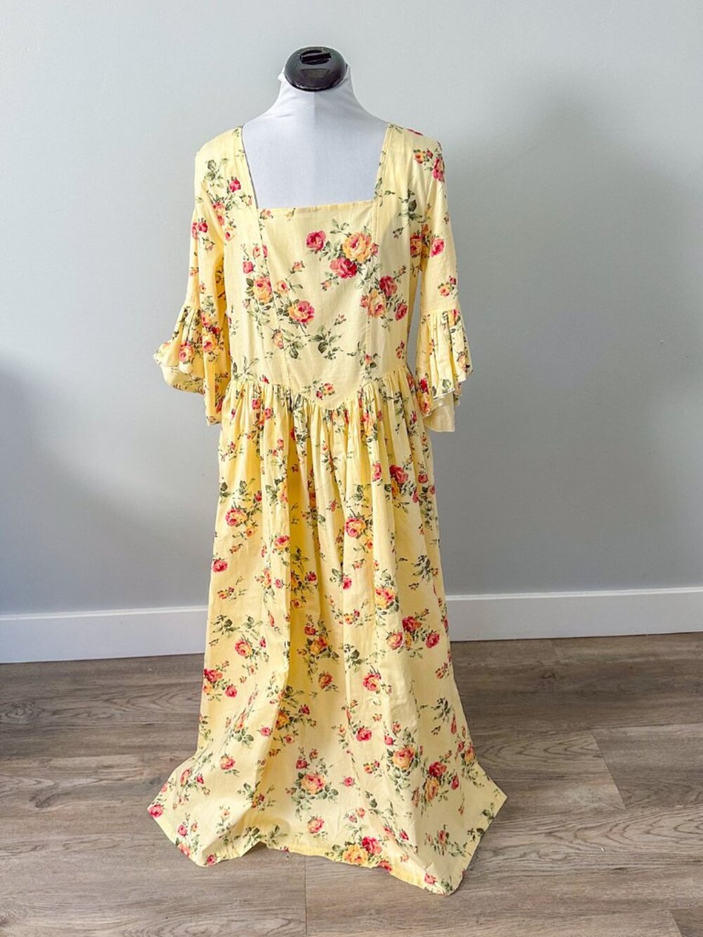 Cosplay Belle Yellow Floral Renaissance Maiden Dress
